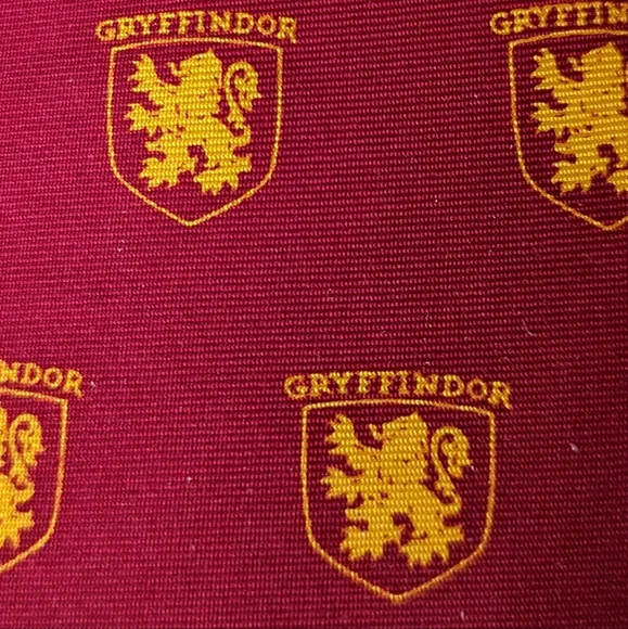 Harry Potter Gryffindor Tie - Picture 4 of 5
